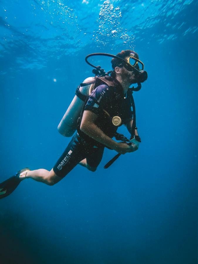 Dpm Koh Tao Diving Hotel & Bar Exterior photo